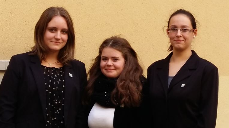 Schneider Brigitta, Szakály Patrícia, Horváth Ildikó 10.B osztályos tanulók